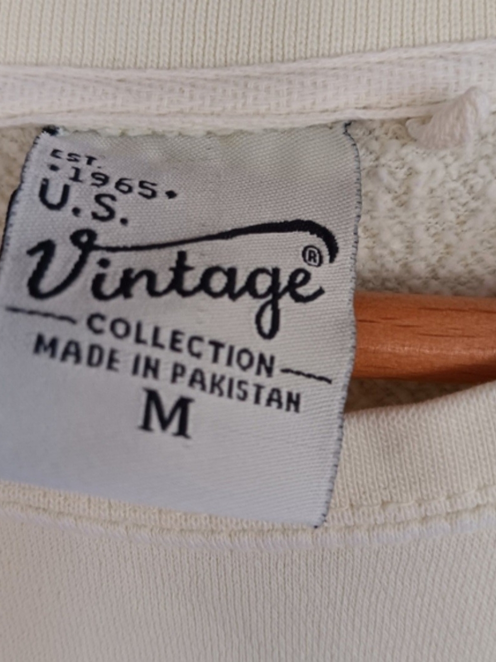 US Vintage Southern Athleisure Savannah Embroidered Cozy Buttercream Sweatshirt - Picture 3 of 5